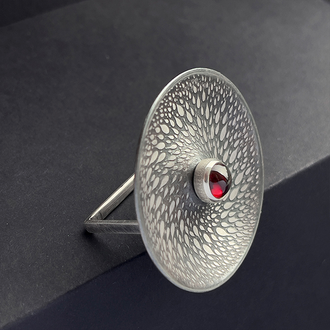 Two-finger ring with Garnet in the center, Jiahui Huang