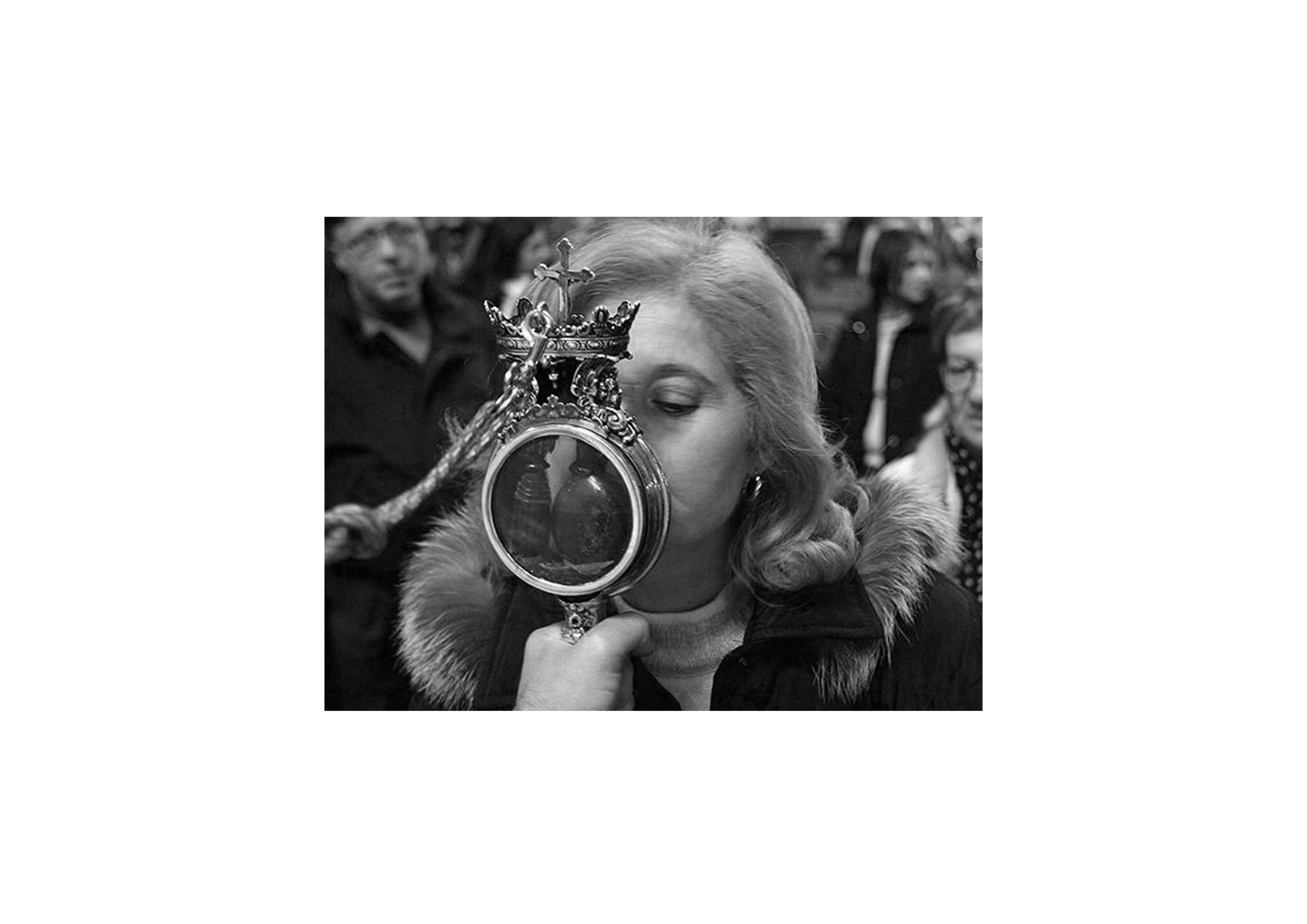 The faithful kiss the blood of Gennaro