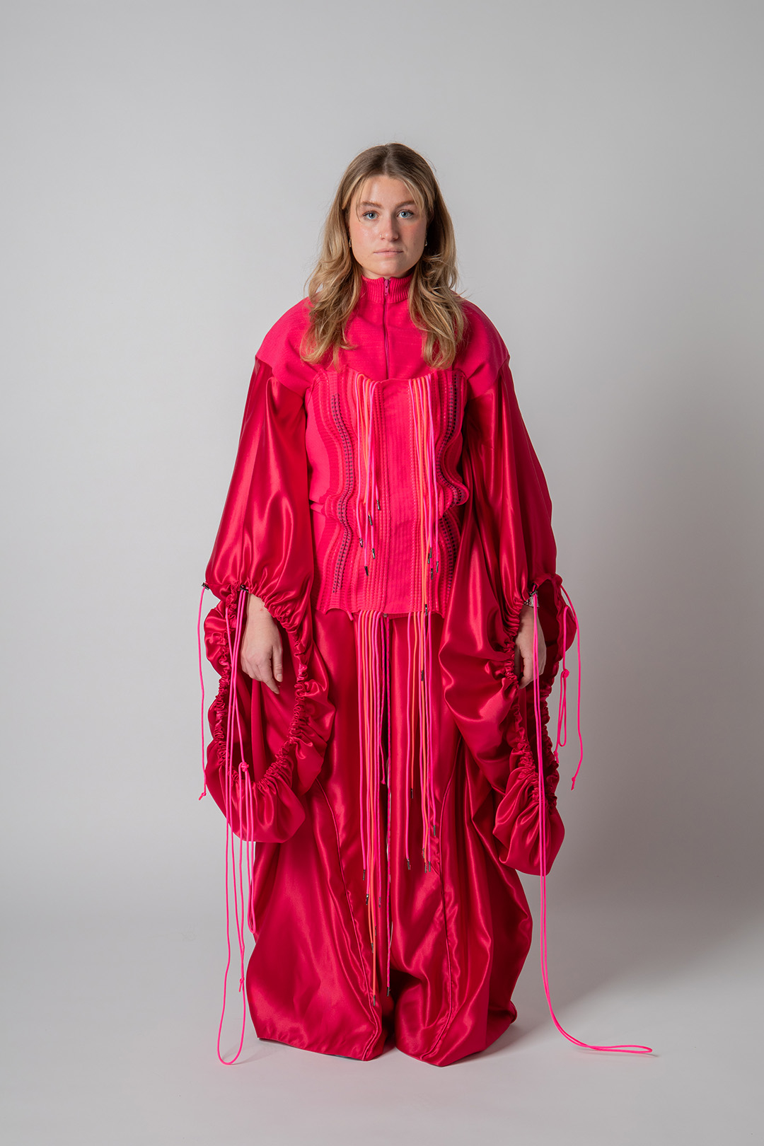 SPORTY ZIP UP AND VOLUMINOUS TROUSERS