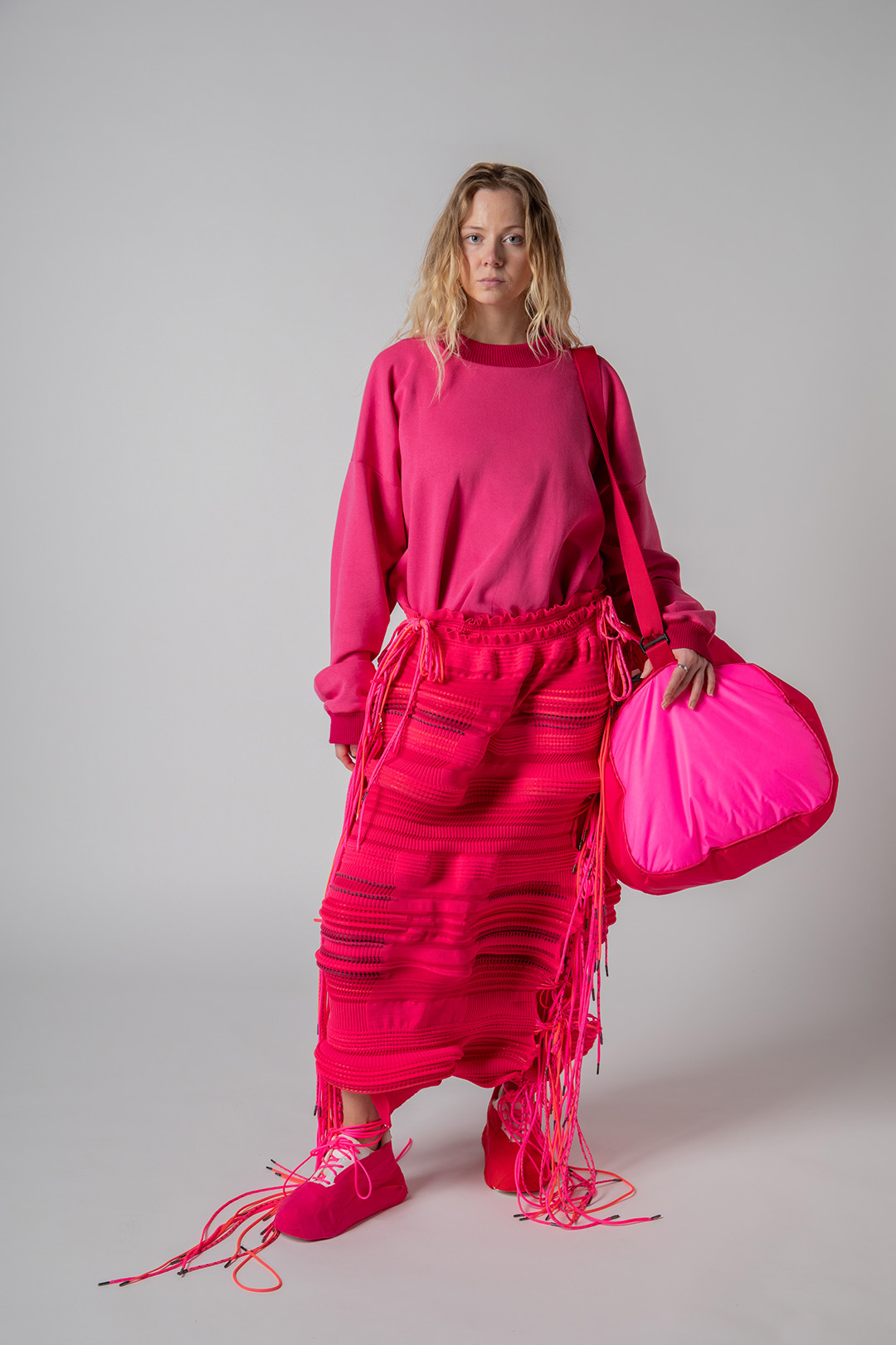 SKIRT AND SWEATSHIRT